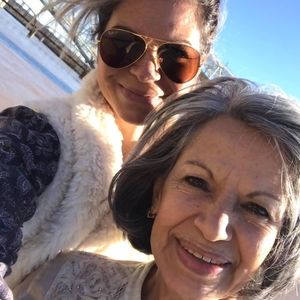 Meet your Posher, Amparo